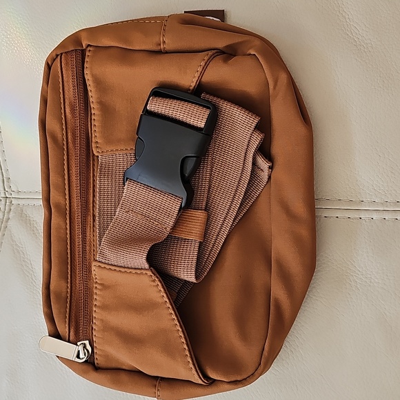 NWT Hey Dude Tan Belt Bag - Picture 2 of 4